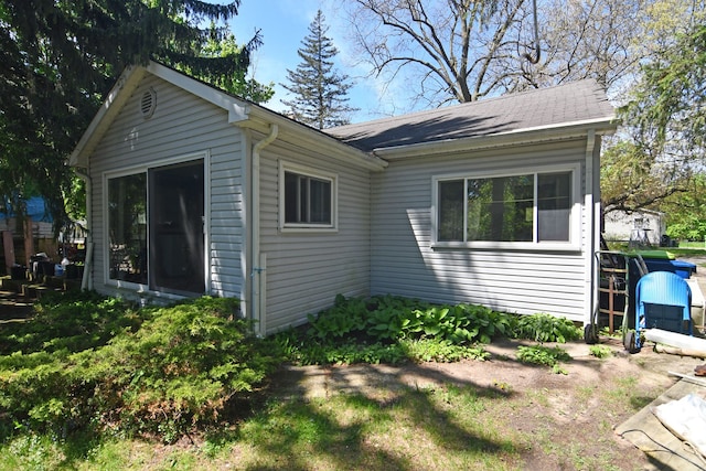1209 Applewood Dr, White Lake, MI 48386 - view of side of home