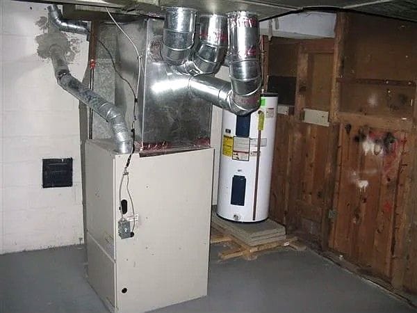 13892 Eastburn St, Detroit, MI 48205 - utilities with water heater