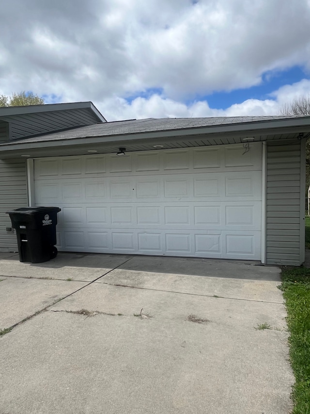 31124 Windsor St, Westland, MI 48185 - garage featuring driveway