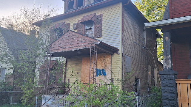 352 Highland St, Highland Park, MI 48203 - view of property exterior featuring fence