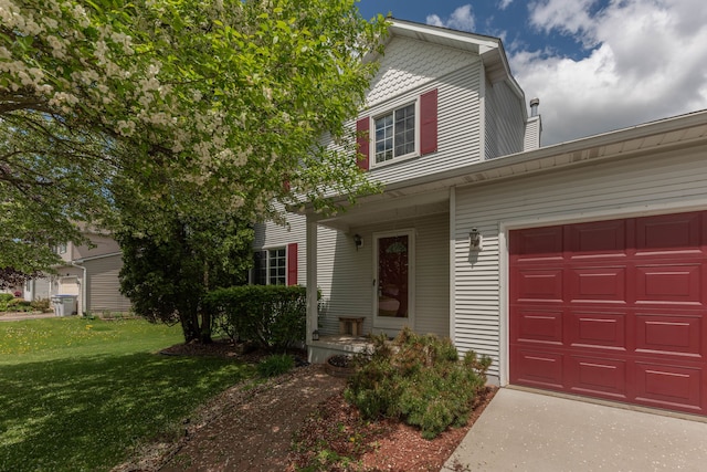 view of front facade featuring a front yard and a garage