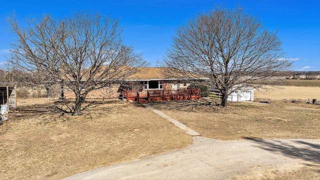 ranch-style home featuring brick siding