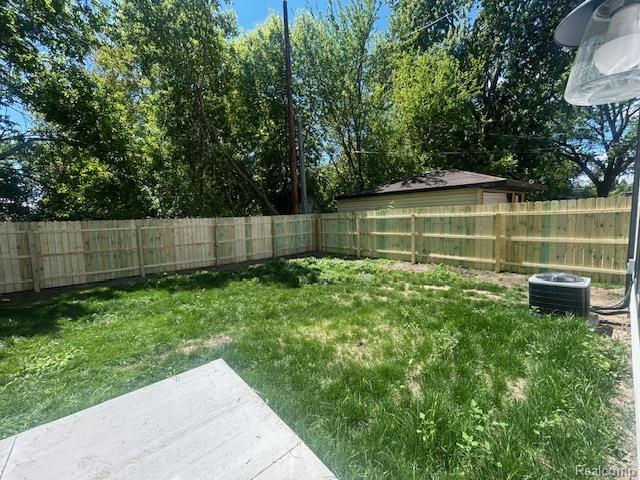 18022 Elizabeth St, Roseville, MI 48066 - photo 39