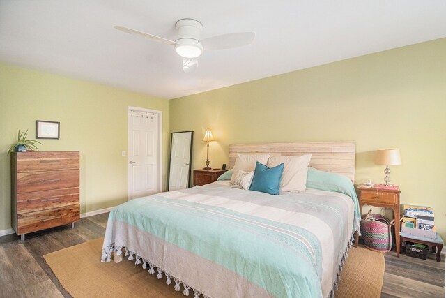bedroom featuring wood finished floors, baseboards, and ceiling fan