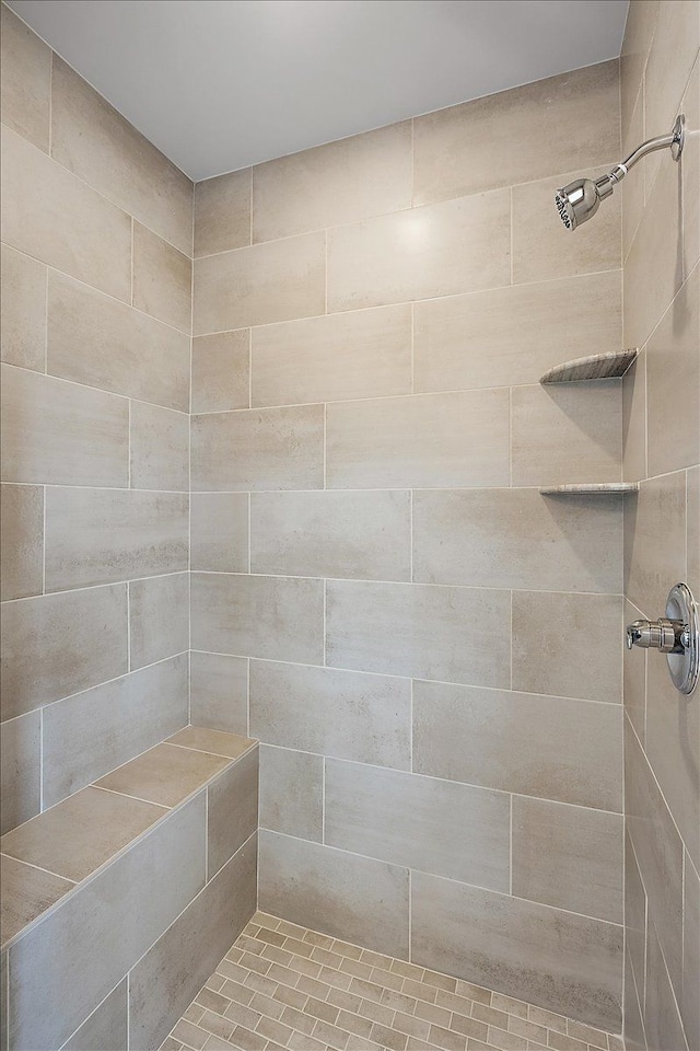 bathroom featuring tiled shower