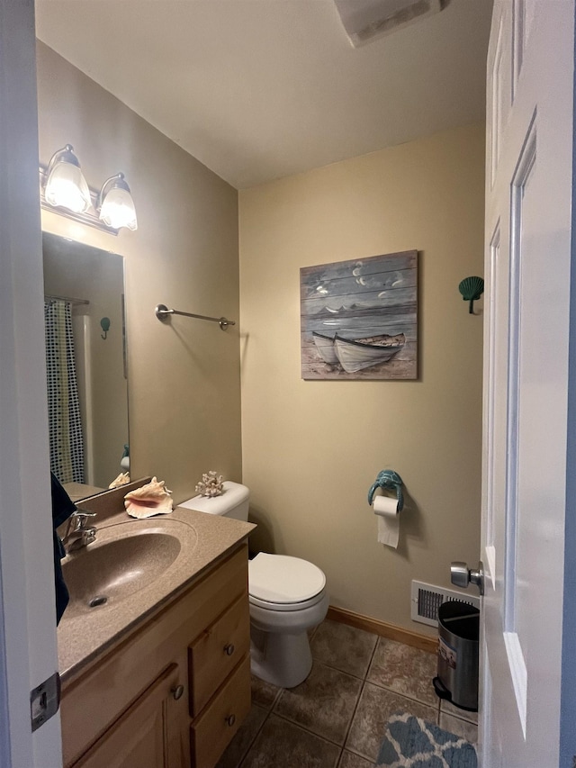 full bathroom featuring tile patterned floors, toilet, vanity, baseboards, and a shower with curtain