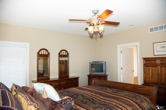 bedroom with ceiling fan