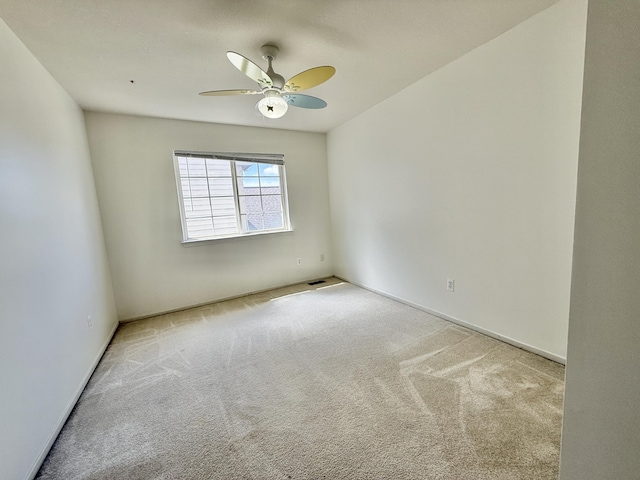unfurnished room with carpet flooring and ceiling fan