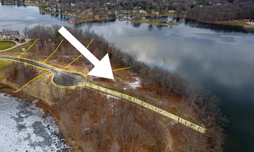 005 Lakeshore Dr, Goodrich, MI 48438