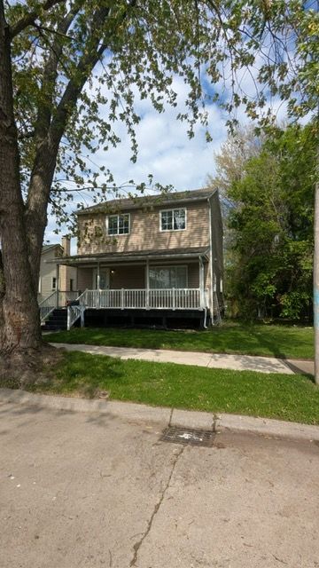 19205 Stanley St, Melvindale, MI 48122 - view of front of house featuring covered porch and a front yard