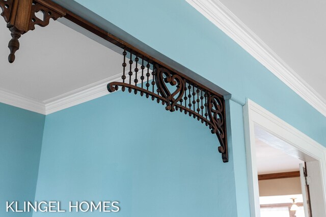 223 E Savidge St, Spring Lake, MI 49456 - detailed view of crown molding