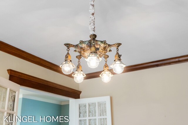 223 E Savidge St, Spring Lake, MI 49456 - detailed view of ornamental molding