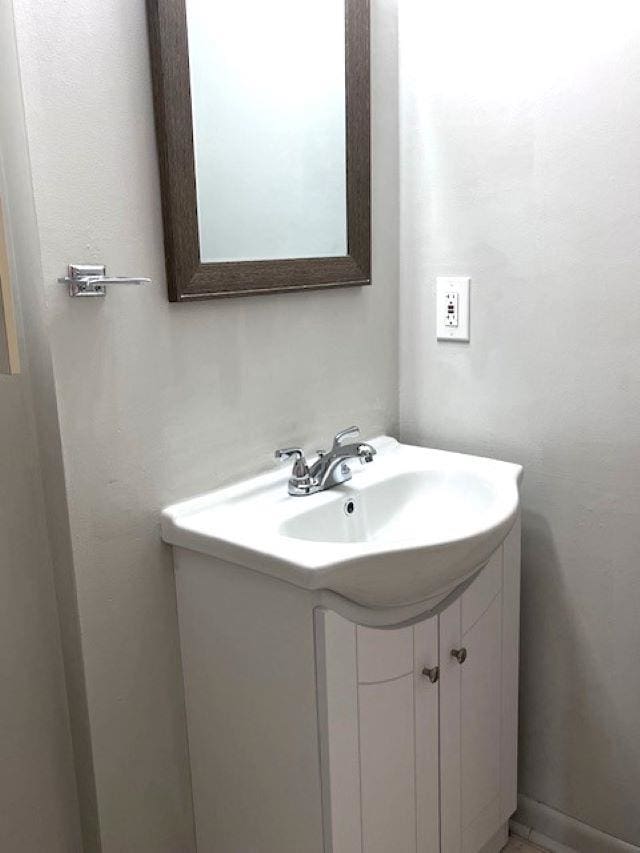 9455 N Parkwood Dr, Davison, MI 48423 - bathroom with vanity