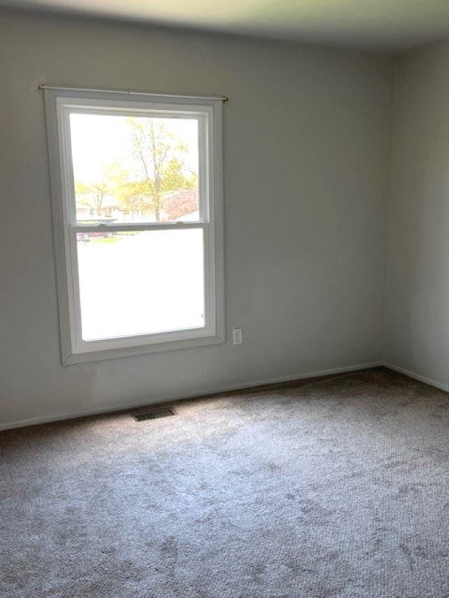 9455 N Parkwood Dr, Davison, MI 48423 - carpeted empty room featuring baseboards