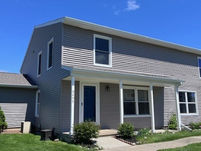 9455 N Parkwood Dr, Davison, MI 48423 - view of front of house with a porch and a front lawn