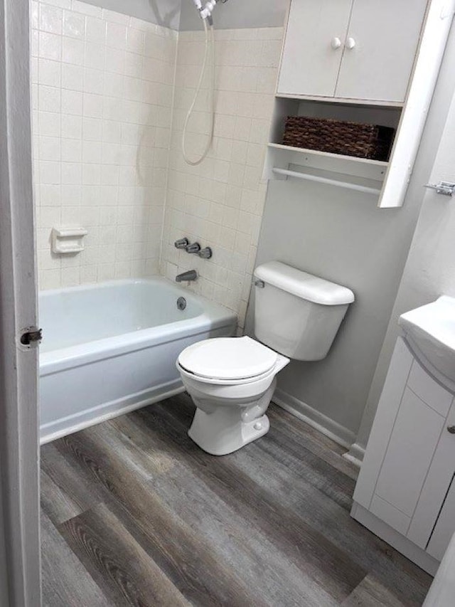 9455 N Parkwood Dr, Davison, MI 48423 - full bath featuring vanity, toilet, wood finished floors, and tub / shower combination