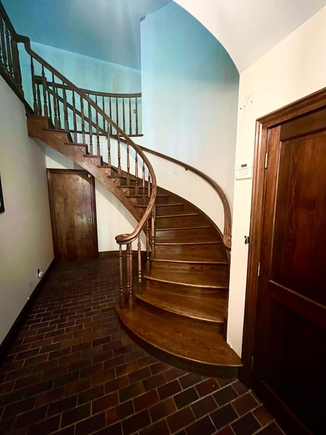 103 Lukesport Dr, Quincy, MI 49082 - staircase featuring baseboards