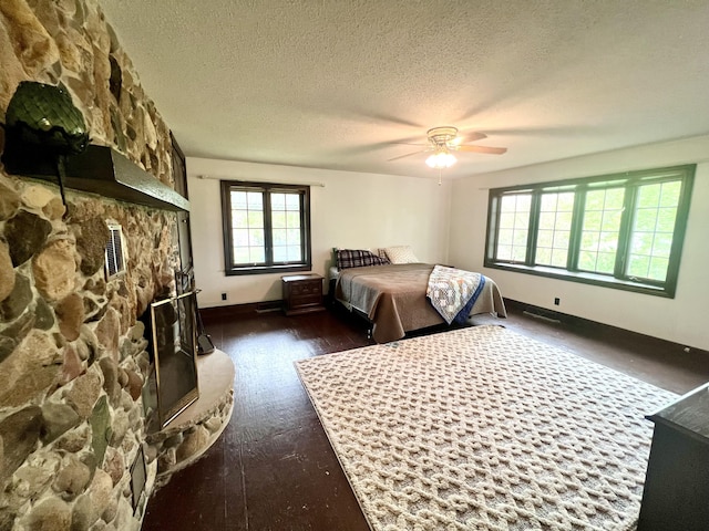 103 Lukesport Dr, Quincy, MI 49082 - bedroom with a textured ceiling, dark wood-style flooring, baseboards, and a ceiling fan