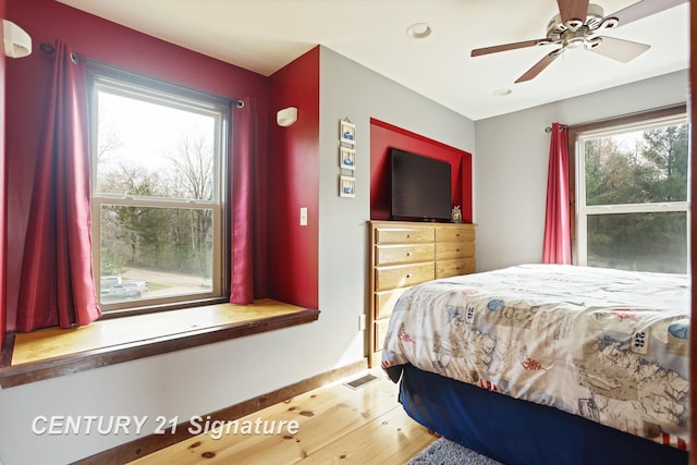 730 S Point Rd, Gladwin, MI 48624 - bedroom featuring wood finished floors, recessed lighting, baseboards, and a ceiling fan