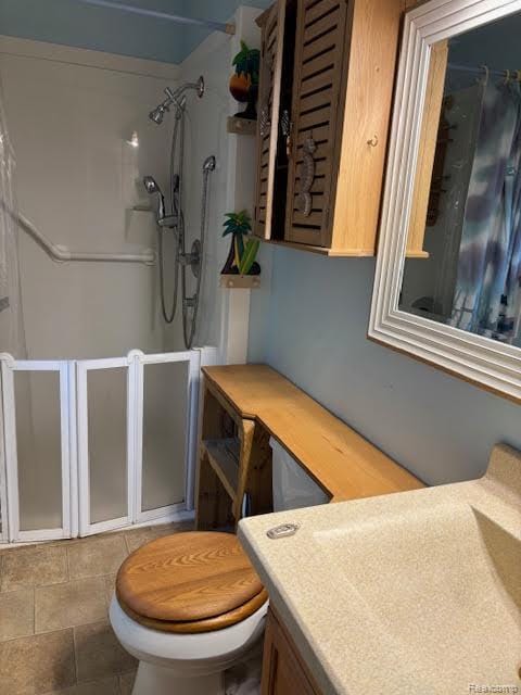 25370 Chapelweigh Dr, Farmington Hills, MI 48336 - full bath featuring curtained shower and vanity