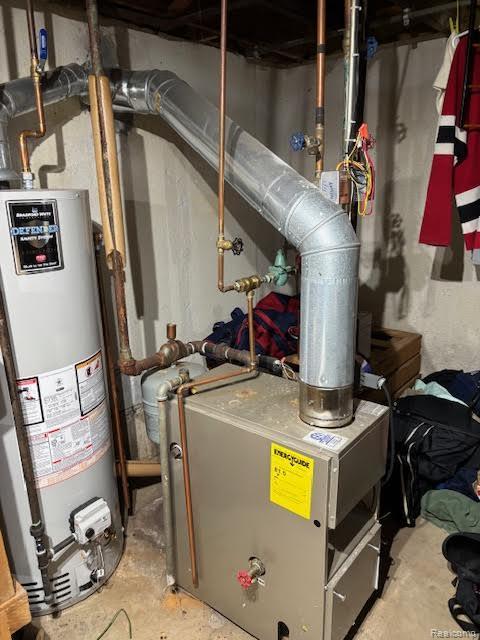 25370 Chapelweigh Dr, Farmington Hills, MI 48336 - utilities featuring gas water heater
