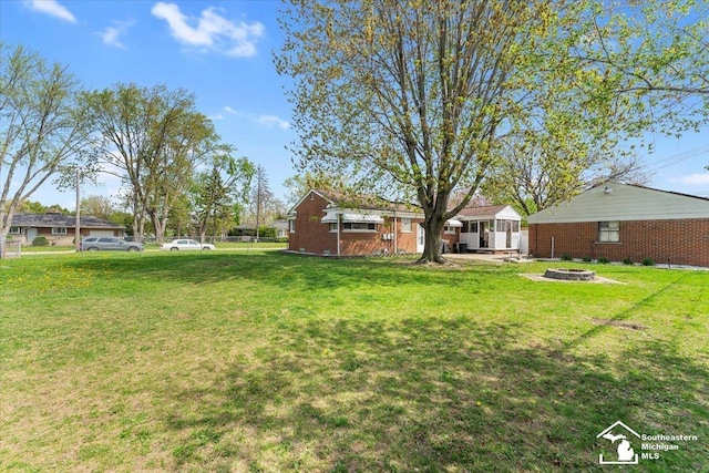 view of yard featuring a fire pit