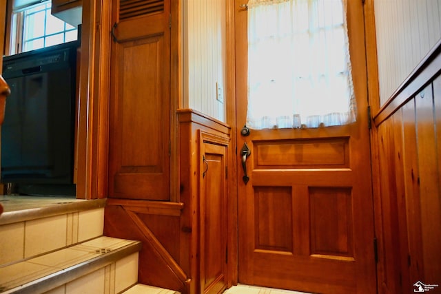330 Devonshire St, Dearborn, MI 48124 - detailed view of black dishwasher