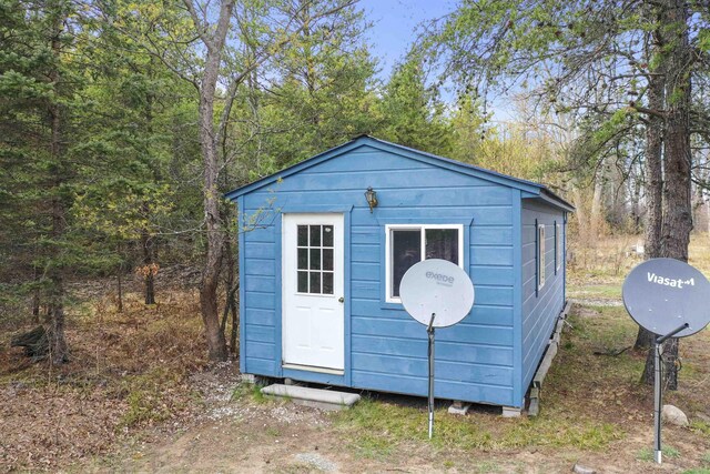 9733 W Jennings Rd, Lake City, MI 49651