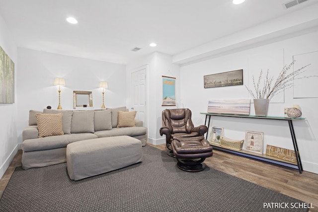 living room featuring recessed lighting, wood finished floors, and baseboards