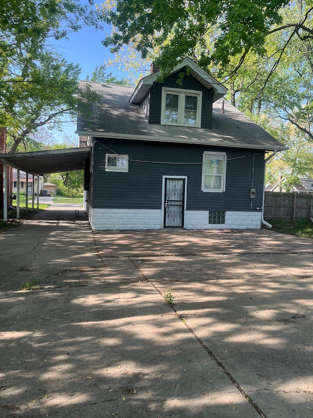 27305 Norfolk St, Inkster, MI 48141 - view of outdoor structure with fence and driveway
