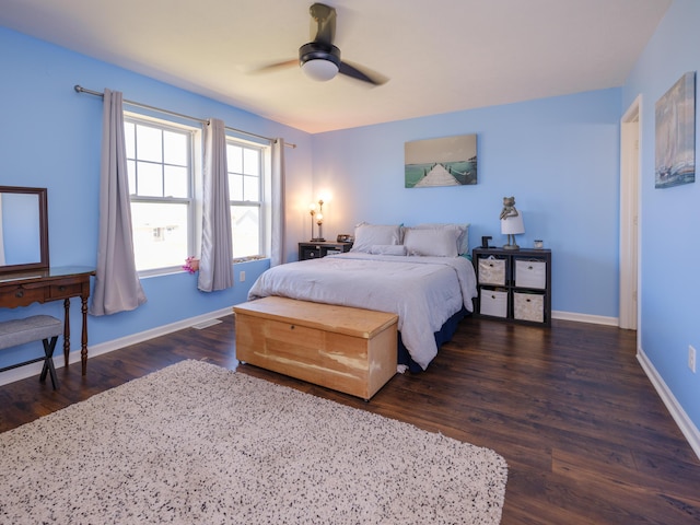 bedroom featuring dark wood-type flooring, baseboards, and a ceiling fan