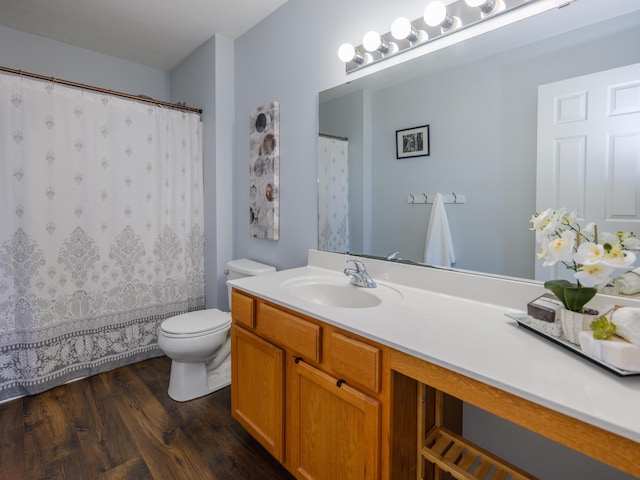 full bath with wood finished floors, toilet, vanity, and a shower with curtain