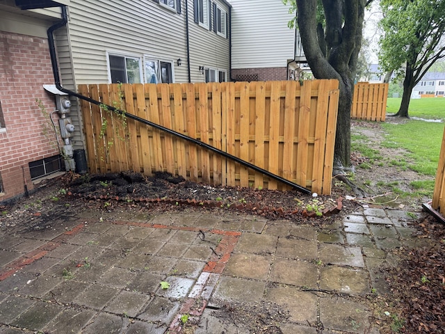 gate featuring fence