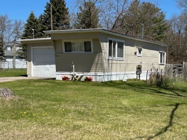 view of front facade featuring an attached garage and driveway