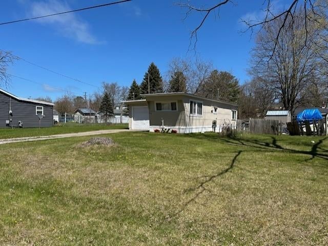 view of front of property featuring a garage and a front yard