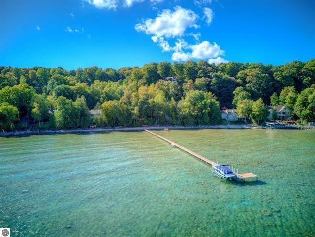 1451 S Bay View Trl, Suttons Bay, MI 49682