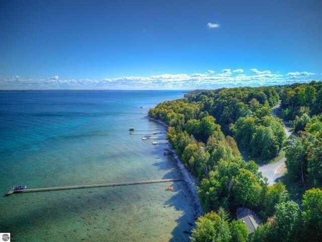 1451 S Bay View Trl, Suttons Bay, MI 49682