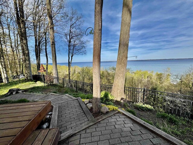 1451 S Bay View Trl, Suttons Bay, MI 49682