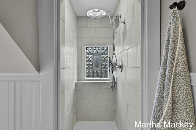 625 Leonard St NE, Grand Rapids, MI 49503 - full bathroom featuring tiled shower
