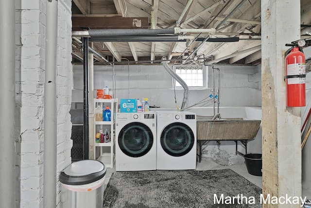 625 Leonard St NE, Grand Rapids, MI 49503 - clothes washing area featuring washing machine and dryer