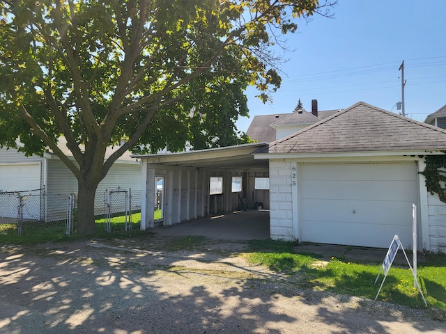 625 Leonard St NE, Grand Rapids, MI 49503 - garage featuring fence and driveway