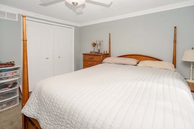 bedroom with a closet, carpet flooring, and a ceiling fan