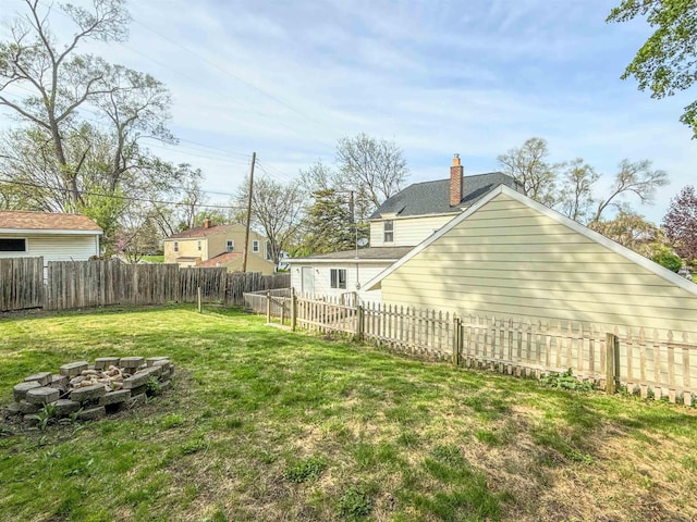 view of yard featuring a fire pit