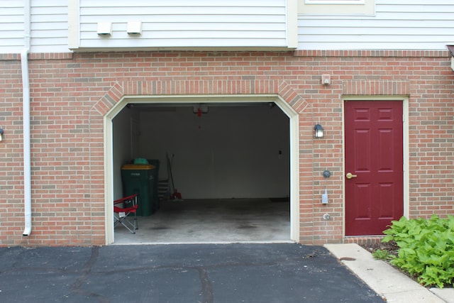 9541 Lakeside Dr, Ypsilanti, MI 48197 - garage with driveway