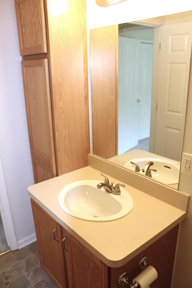 9541 Lakeside Dr, Ypsilanti, MI 48197 - bathroom featuring vanity