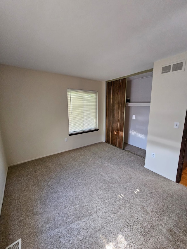 unfurnished bedroom with carpet flooring and a closet