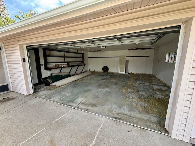 5526 Sylvia St, Dearborn Heights, MI 48125 - garage with driveway