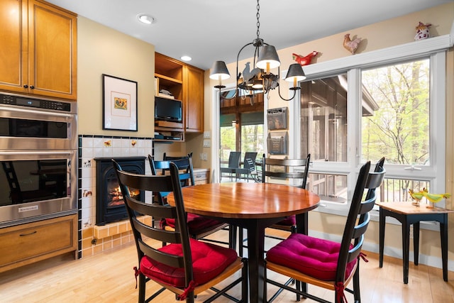 dining room featuring a chandelier, light wood-style flooring, and recessed lighting