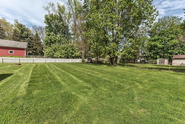 view of yard with view of scattered trees