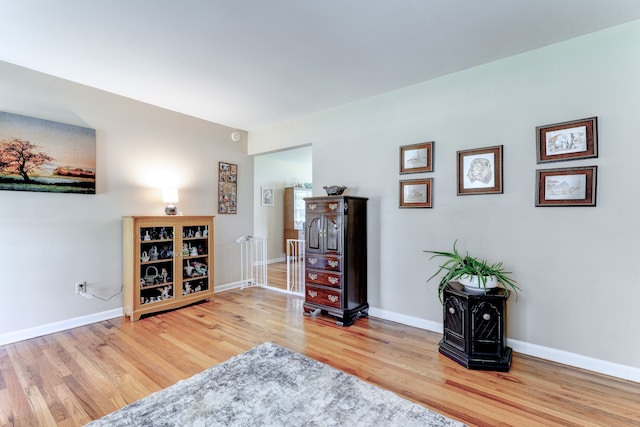 5200 N Jennings Rd, Flint, MI 48504 - sitting room with wood finished floors and baseboards